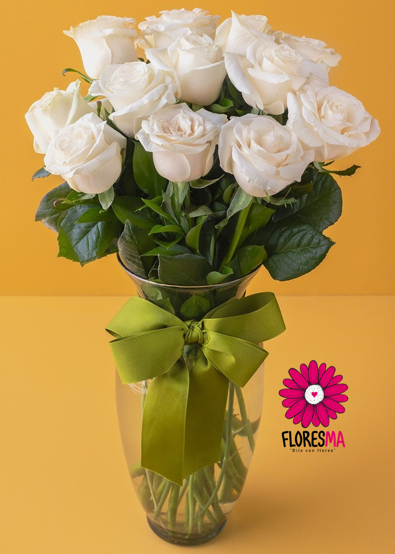 12 Rosas Blancas + Florero – Floresma